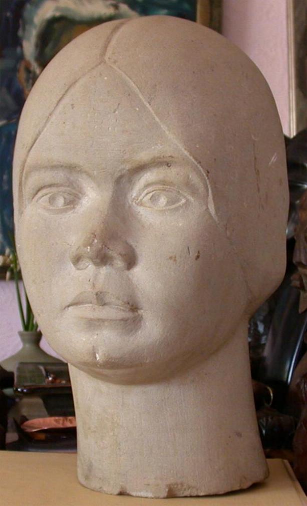 Sculpture of ANDA KERKHOVEN made by Bas Galis about 1940(?)  ==> ( Photo's by Prof.L.Scott )